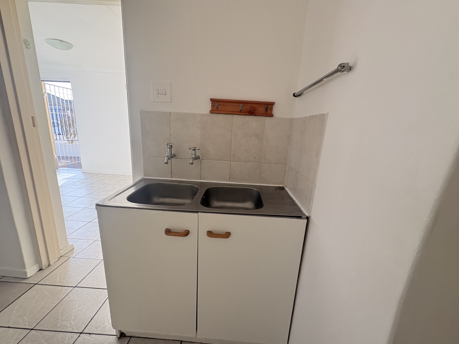 To Let 1 Bedroom Property for Rent in Belthorn Estate Western Cape